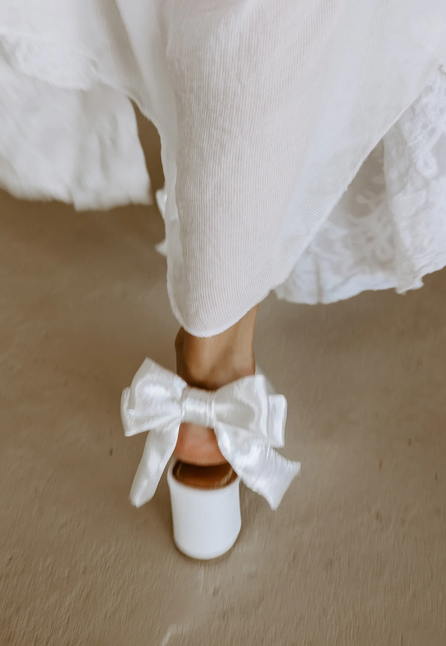 GARDENIA - CLOSED TOE SATIN BRIDAL HEELS WITH BOW